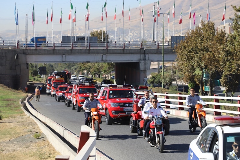 رژه ناوگان خودرویی سازمان آتش نشانی سنندج به روایت تصویر